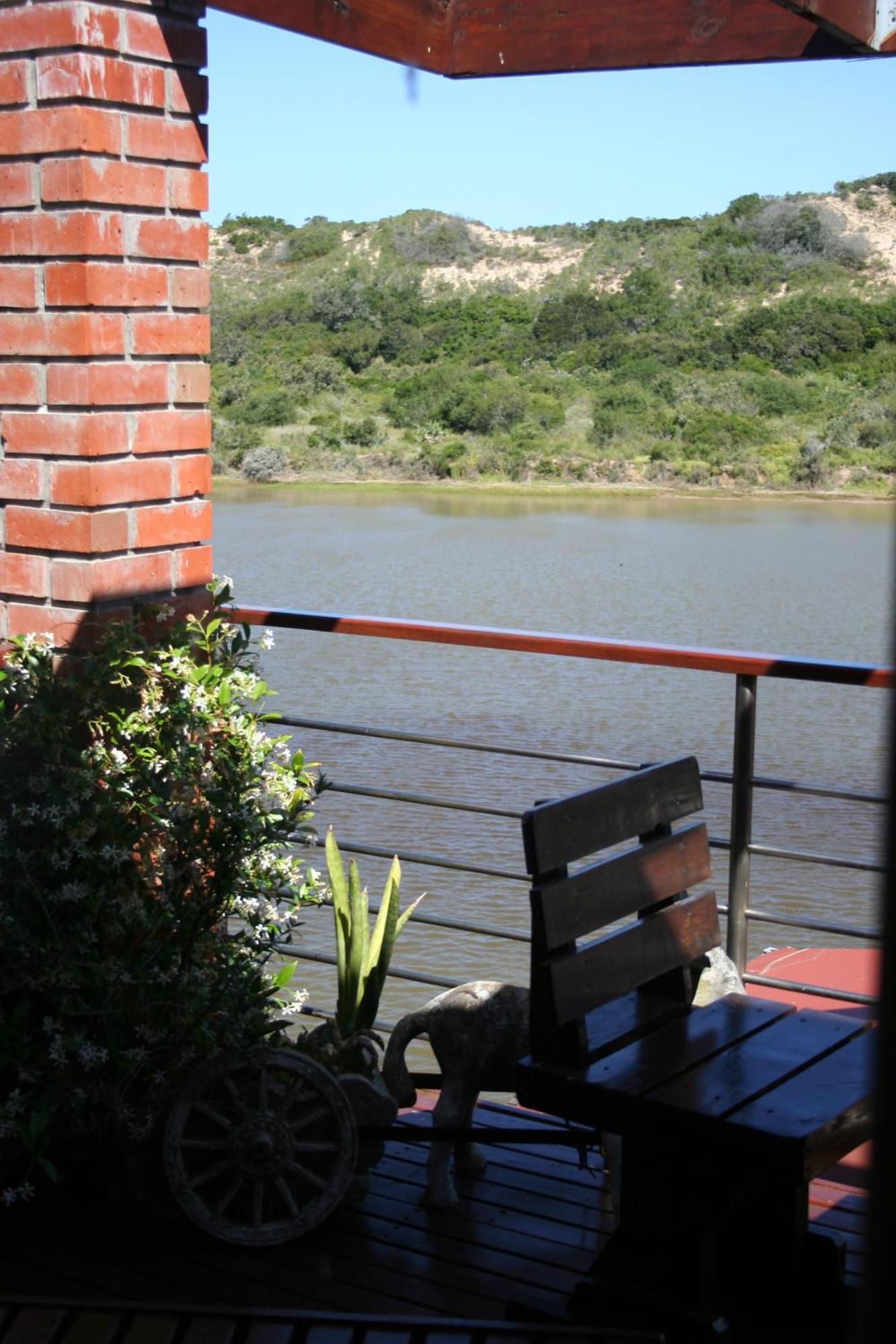 Dungbeetle River Lodge Колчестър Екстериор снимка