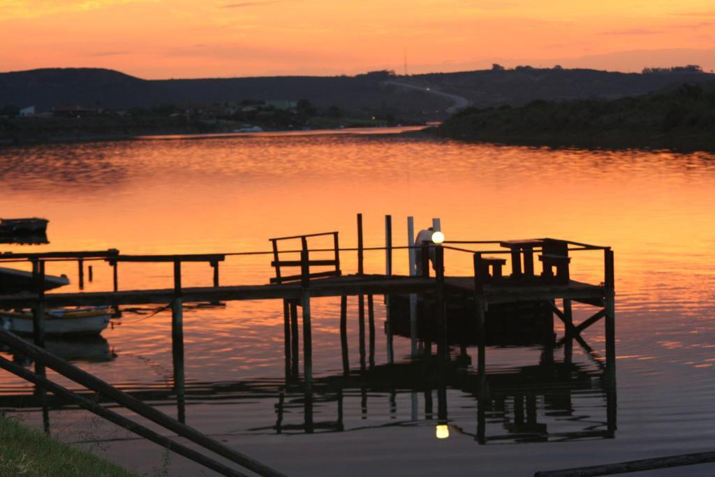 Dungbeetle River Lodge Колчестър Екстериор снимка