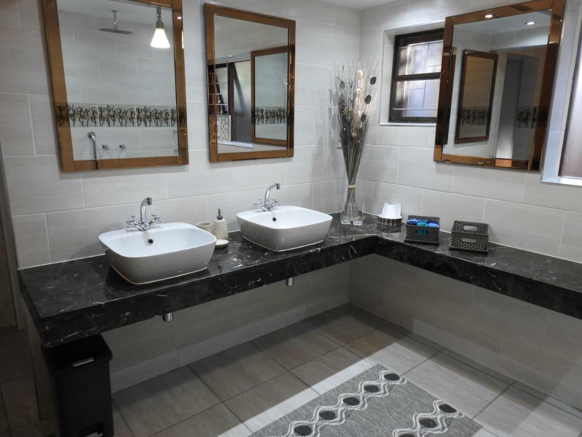 Dungbeetle River Lodge Колчестър Екстериор снимка